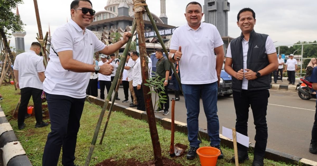 Bupati Bogor Turun Langsung Tanam Seribu Pohon di Pakansari
