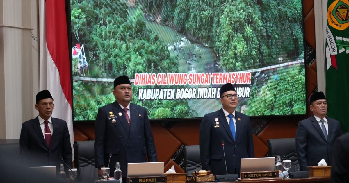 Ketua DPRD Kabupaten Bogor, Sastra Winara, memimpin rapat paripurna DPRD Kabupaten Bogor yang membahas sejumlah agenda strategis pembangunan daerah.
