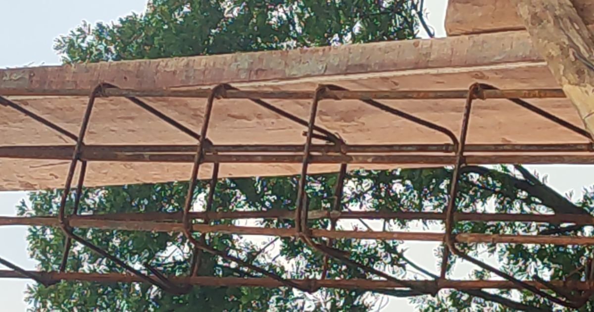 Kondisi besi tulangan yang terlihat karatan.